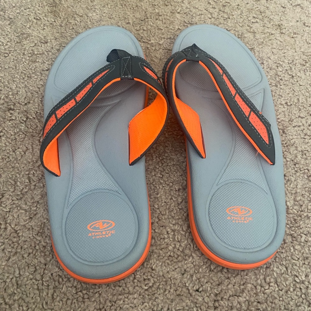 Athletic Works Boys' Beach Sport Thong Flip Flops in Gray & Orange Youth Size 6